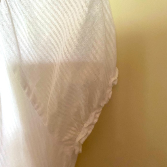 BCBGMAXAZRIA WHITE SEMI-SHEER TOP . - Picture 11 of 12